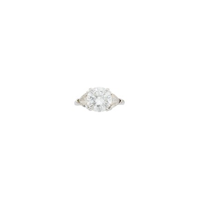 Lot 53 - White Gold and Diamond Ring