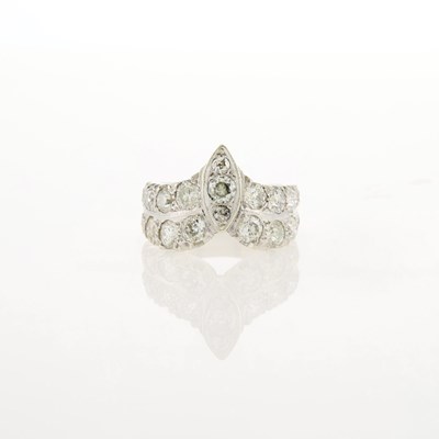Lot 173 - White Gold and Diamond Ring