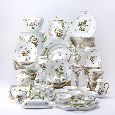 Lot 692 - Herend Porcelain 'Rothschild Bird' Pattern Dinner service