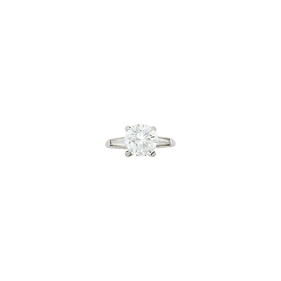 Lot 1061 - Platinum and Diamond Ring