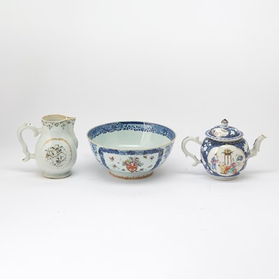 Lot 647 - A Group of Chinese Export Porcelain Articles