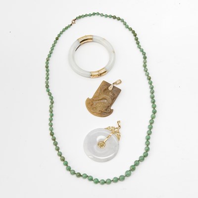 Lot 542 - A Group of Chinese Jade Articles