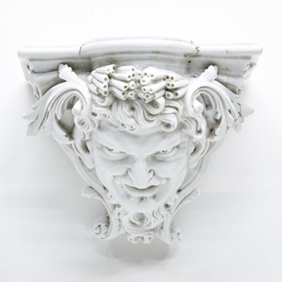 Lot 593 - German Porcelain Bracket