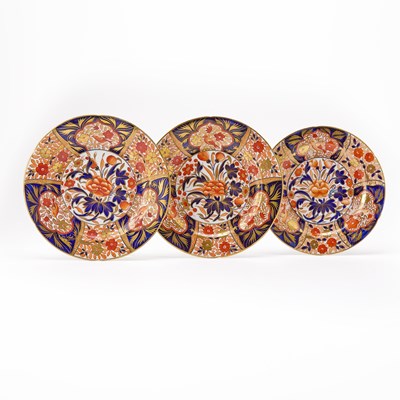 Lot 121 - Group of Twenty-One English Porcelain 'Japan' Pattern Luncheon Plates