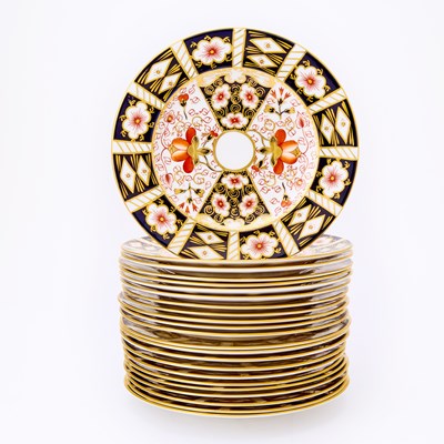 Lot 698 - Assembled Set of Twenty-Three Royal Crown Derby Porcelain 'Traditional Imari' Pattern Salad Plates