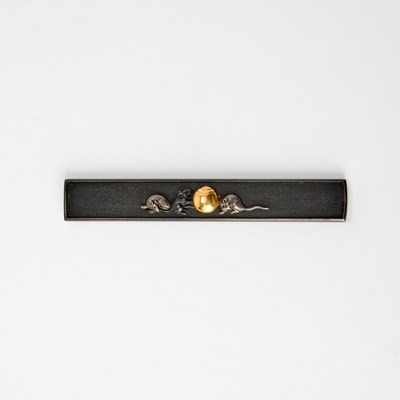 Lot 768 - A Fine Japanese Gold and Shakudo Kozuka