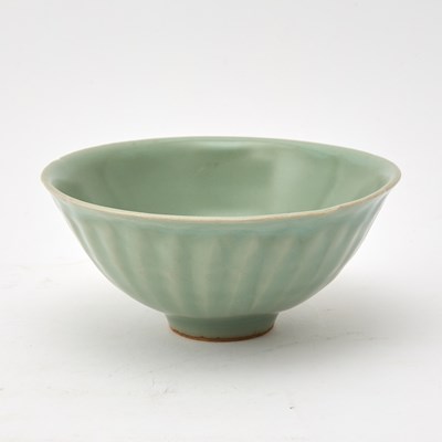 Lot 174 - A Chinese Longquan Celadon Bowl