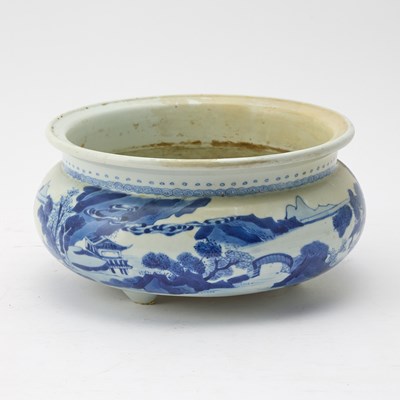 Lot 635 - A Large Chinese Blue and White Porcelain Censer