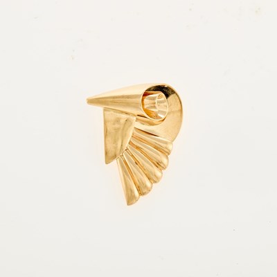 Lot 10 - Cartier Gold Scroll Clip