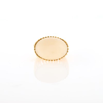 Lot 26 - Gold and Angel Skin Coral Ring