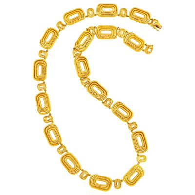 Lot 1011 - Long Hammered Gold Link Necklace