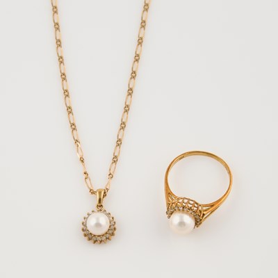 Lot 84 - Diamond and Bead Ring, Pendant and Gold Neck Chain, 14K 5 dwt. all
