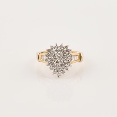 Lot 130 - Diamond Ring, 46 diamonds about 1.25 cts., 10K 3 dwt.