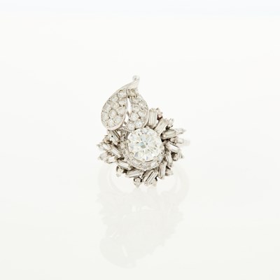 Lot 193 - Platinum and Diamond Ring