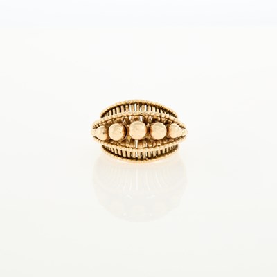 Lot 24 - Gold Ring