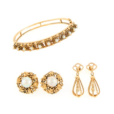 Lot 219 - Group of Gold and Cultured and Mabé Pearl Jewelry