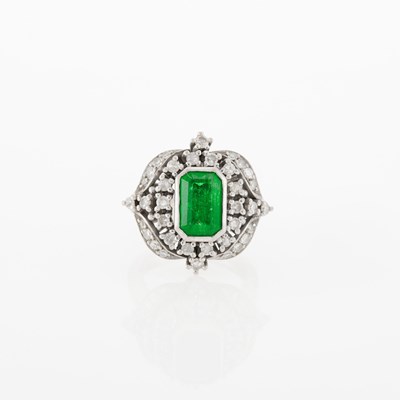 Lot 118 - White Gold, Emerald and Diamond Ring