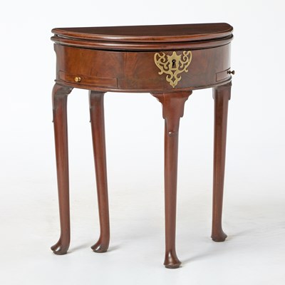 Lot 433 - George II Mahogany Double-Action Round Games Table