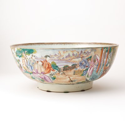 Lot 457 - A Chinese Export Porcelain Punchbowl