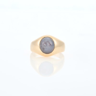 Lot 43 - Gold and Gray Star Sapphire Ring