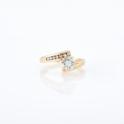 Lot 77 - Gold and Diamond Ring