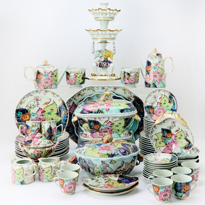 Lot 737 - Mottahedeh Porcelain 'Tobacco Leaf' Pattern Part Dinner Service