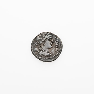 Lot 20 - L. Farsuleius Mensor. c. 75 B.C.E. AR Denarius (3.92g, 18mm).