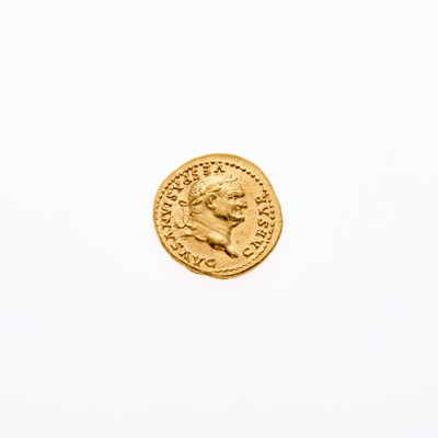 Lot 105 - Vespasian. c. 78-79 C.E. AV Aureus (7.39g, 19mm).