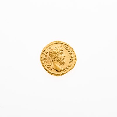 Lot 118 - Lucius Verus. c. 165-166 C.E. AV Aureus (7.34g, 19mm).