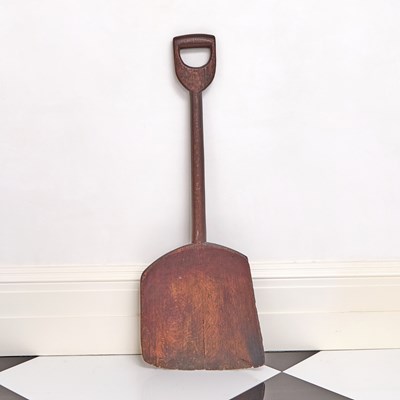 Lot 334 - American Shaker Style Carved Wood Grain Shovel