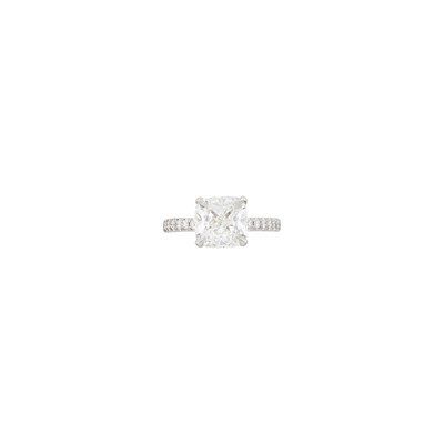 Lot 110 - Platinum and Diamond Ring