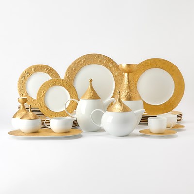 Lot 62 - Bjorn Wiinblad for Rosenthal Gilt Decorated Porcelain 'Magic Flute Gold' Pattern Dinner Service