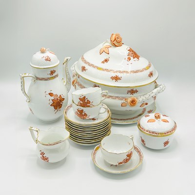 Lot 1211 - Herend Porcelain "Chinese Bouquet Rust" Pattern Dinner Service