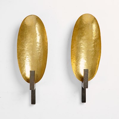 Lot 248 - Pair of Hervé van der Straeten Parcel Gilt Bronze "Applique Coque" Sconces