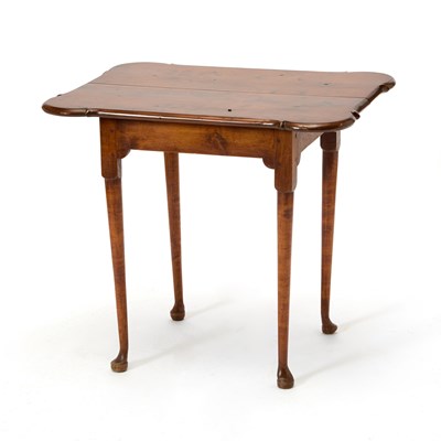 Lot 1064 - Queen Anne Maple and Pine Porringer-top Tea Table