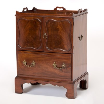 Lot 428 - George III Mahogany Commode
