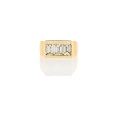 Lot 1024 - Gold and Diamond Ring