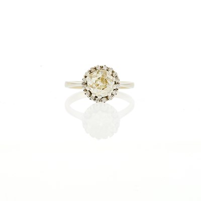 Lot 2068 - White Gold and Diamond Ring