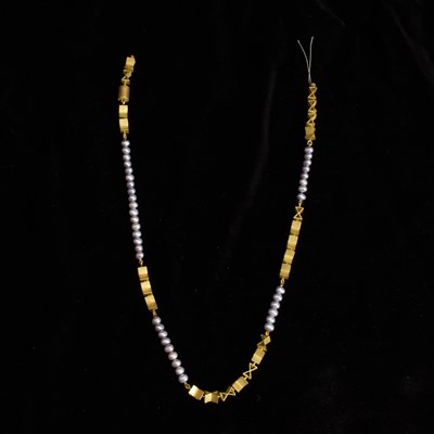 Lot 376 - 18KT Gold and Dyed Freshwater Pearl Necklace