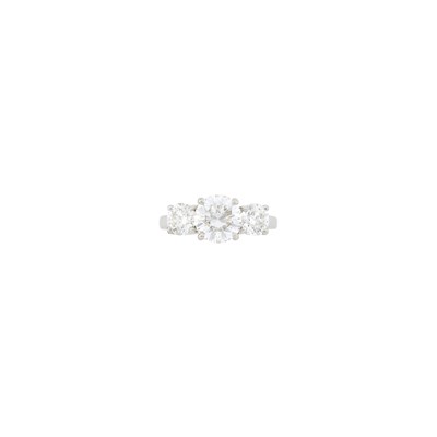Lot 91 - Platinum and Diamond Ring