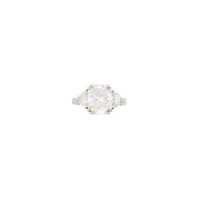 Lot 275 - Platinum and Diamond Ring