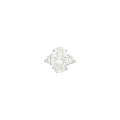 Lot 274 - Platinum and Diamond Ring