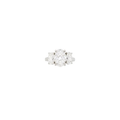 Lot 113 - Platinum and Diamond Ring