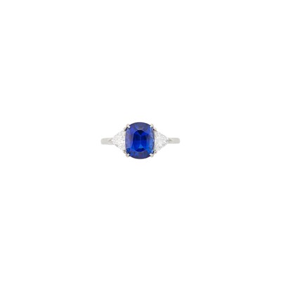Lot 121 - Platinum, Sapphire and Diamond Ring
