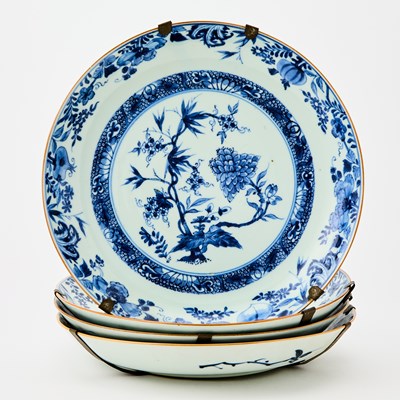 Lot 226 - A Group of Four Chinese Export Porcelain Dishes