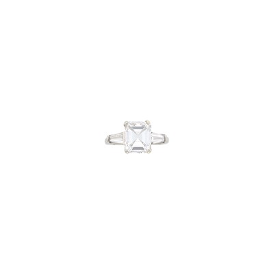 Lot 1172 - Platinum and Diamond Ring