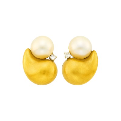 Lot 76 - Marlene Stowe Pair of Gold, Mabé Pearl and Diamond Earclips