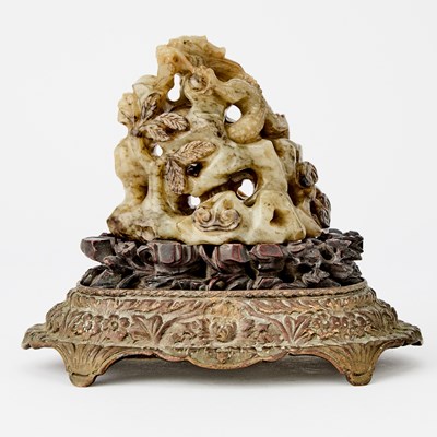 Lot 425 - A Chinese Carved Openwork Jade Finial
