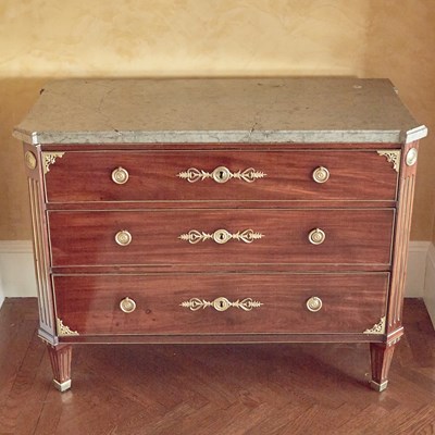 Lot 205 - Swedish Neoclassical Gilt-Bronze Mounted Mahogany Commode
