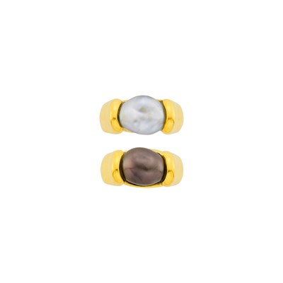 Lot 16 - Andrew Clunn Pair of Gold and Multicolored Gray Baroque Cultured Pearl Rings